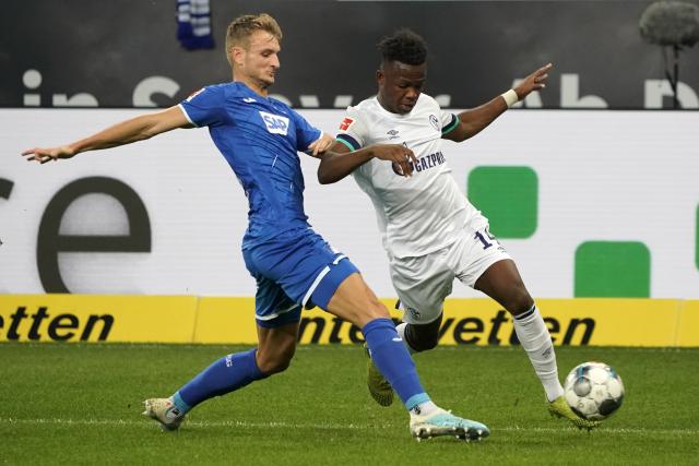 伊布社交媒体秀冠军数量 15个赛季拿13个联赛冠军